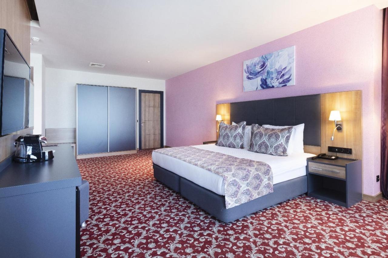 Euphoria Batumi Convention & Casino Hotel Exterior photo A room at the hotel
