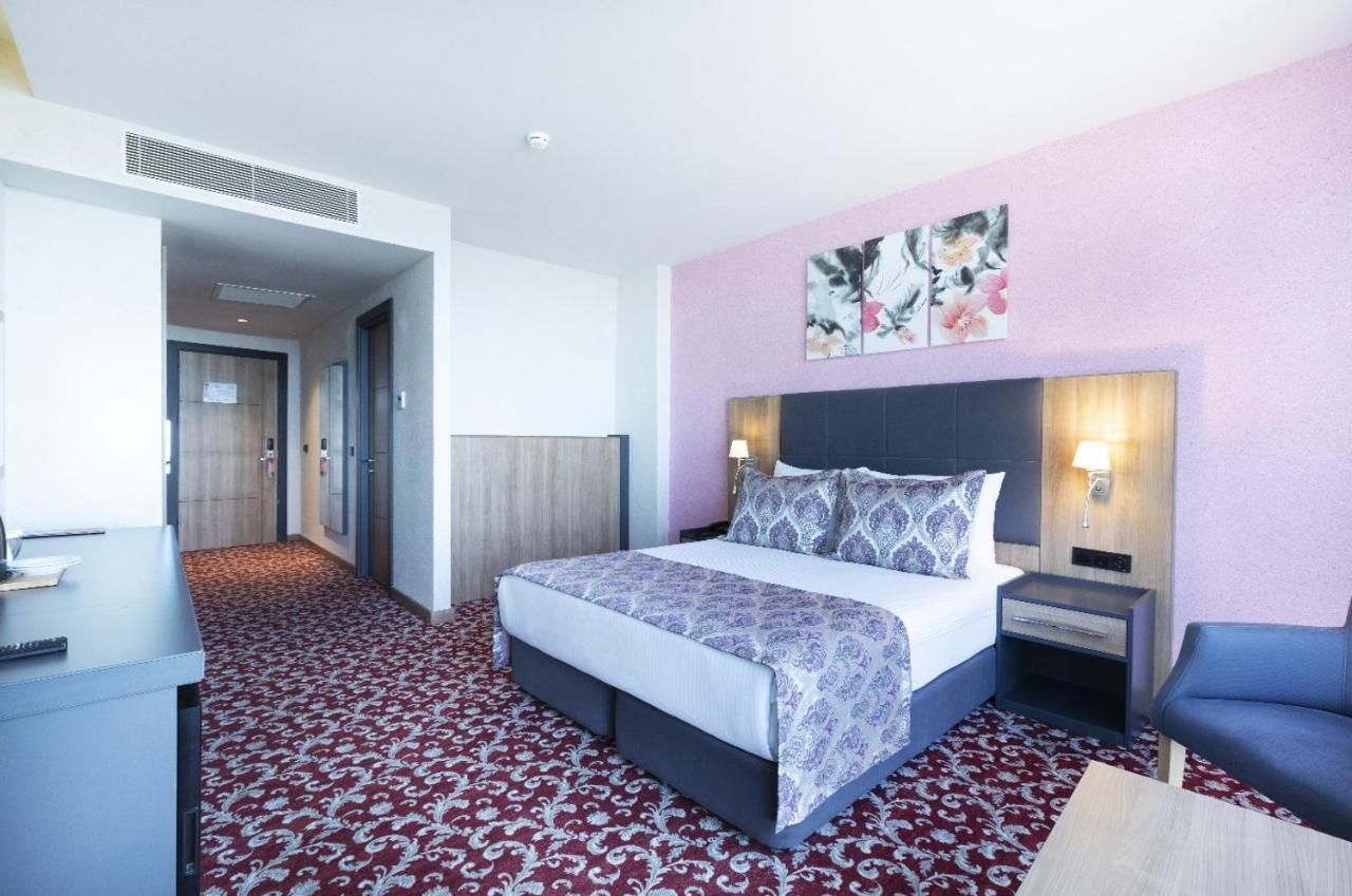 Euphoria Batumi Convention & Casino Hotel Exterior photo A room at the hotel
