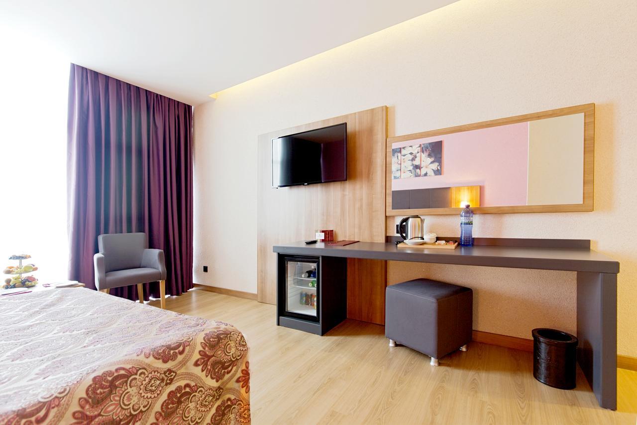 Euphoria Batumi Convention & Casino Hotel Exterior photo A room at the hotel