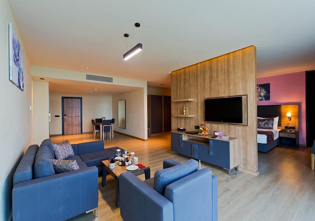 Euphoria Batumi Convention & Casino Hotel Exterior photo Suite